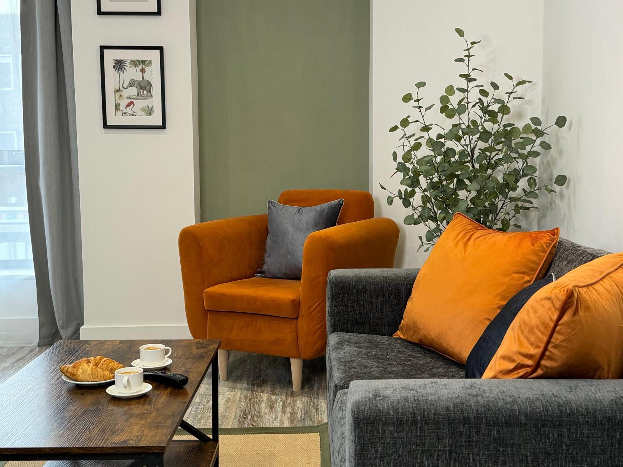 Modern One-Bedroom Apartment สวินดอน ภายนอก รูปภาพ