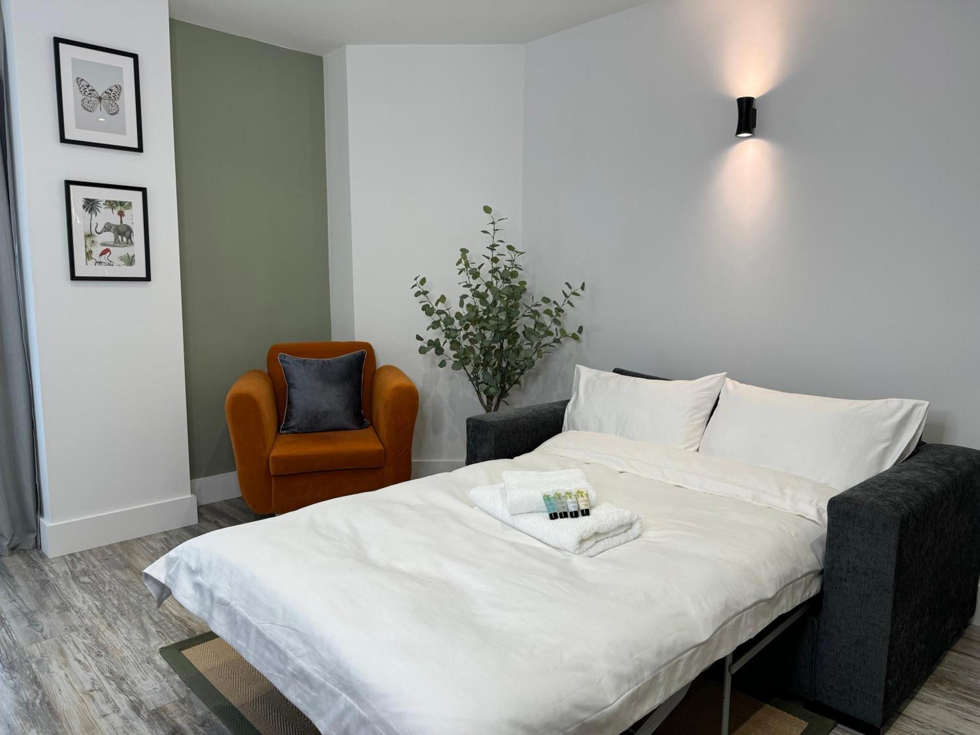 Modern One-Bedroom Apartment สวินดอน ภายนอก รูปภาพ