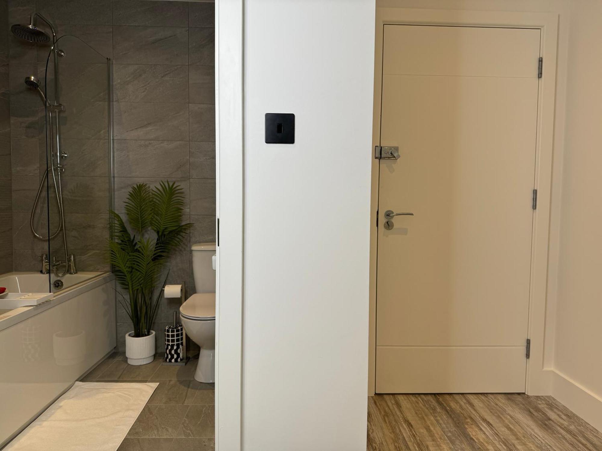 Modern One-Bedroom Apartment สวินดอน ภายนอก รูปภาพ