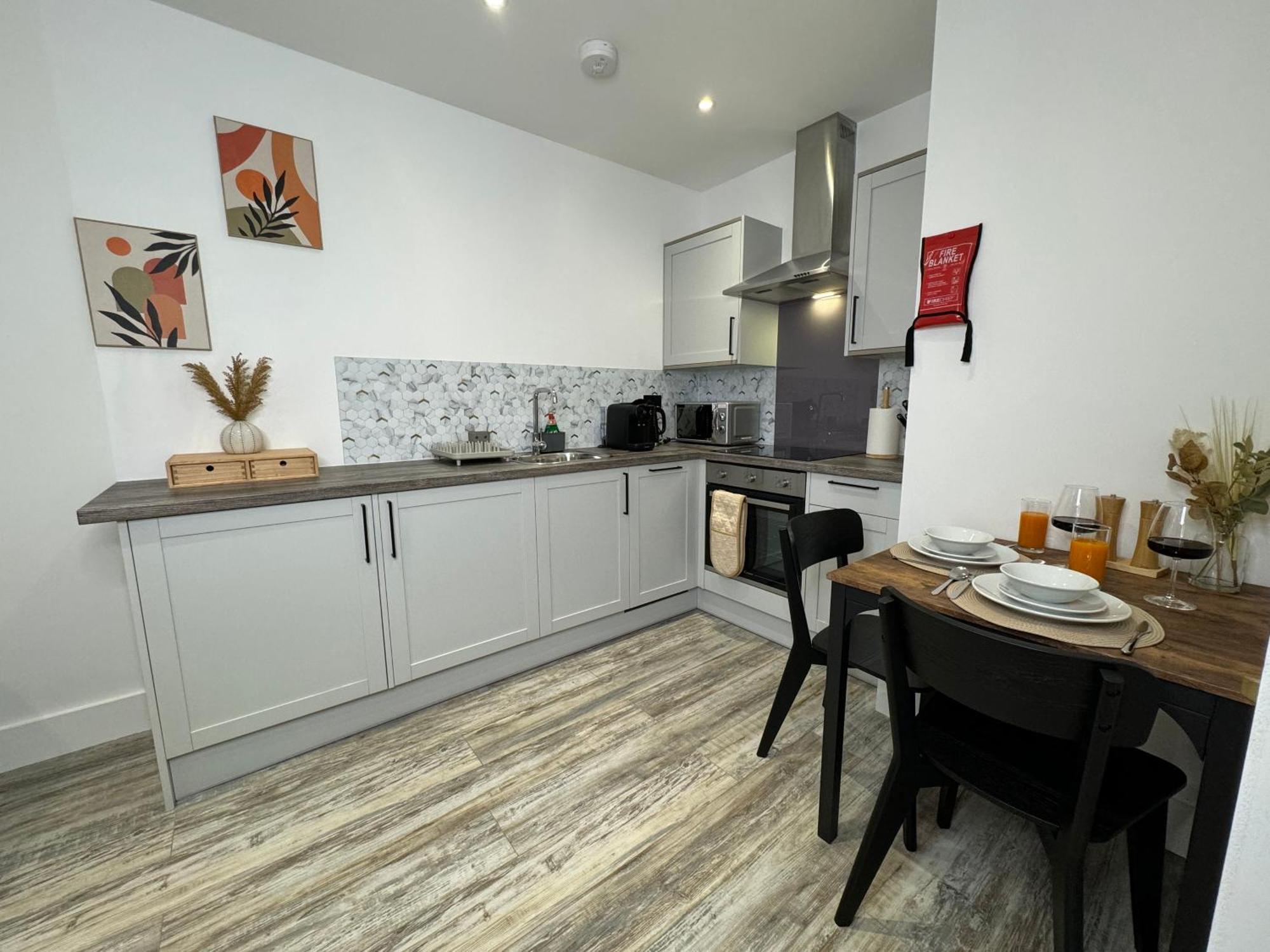 Modern One-Bedroom Apartment สวินดอน ภายนอก รูปภาพ