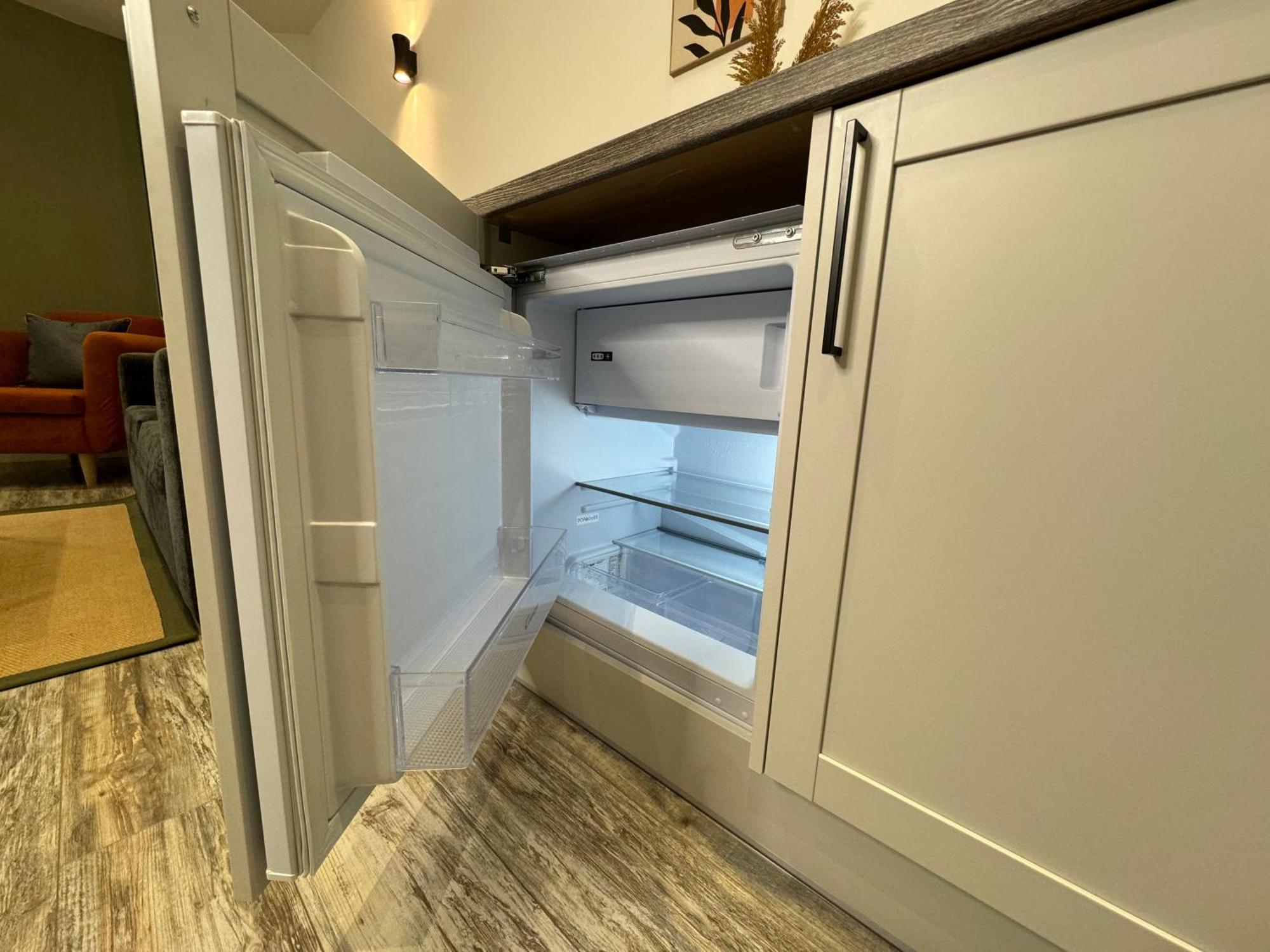 Modern One-Bedroom Apartment สวินดอน ภายนอก รูปภาพ