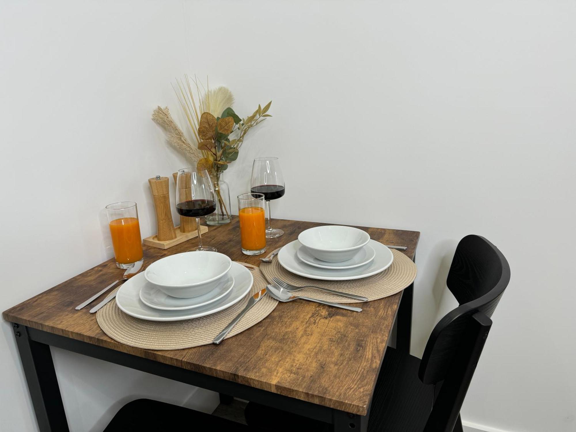 Modern One-Bedroom Apartment สวินดอน ภายนอก รูปภาพ